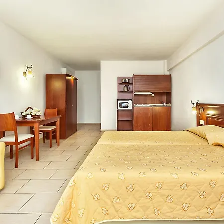 Nereides Aparthotel 2*