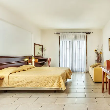 Nereides Aparthotel 2*
