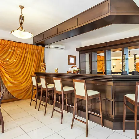 Nereides Aparthotel Hanioti