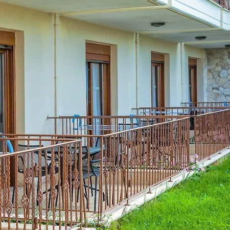 Ξενοδοχείο με διαμερίσματα Nereides 2*