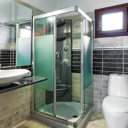 Nereides Aparthotel 2*