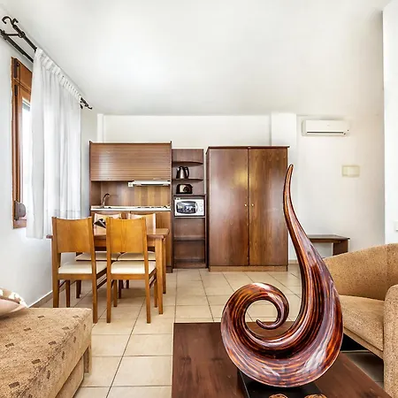 Nereides Aparthotel Hanioti