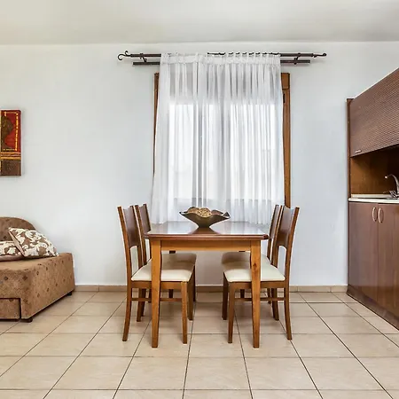 Nereides Aparthotel Hanioti