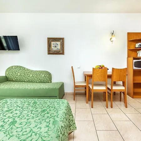 Aparthotel Nereides 2*