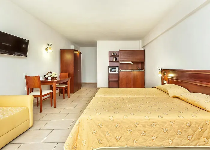 Nereides Apartahotel 2*