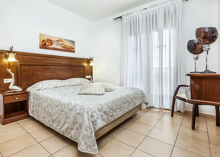 Nereides Apartahotel 2*