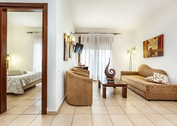 Apartahotel Nereides 2*