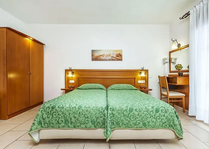 Nereides Apartahotel